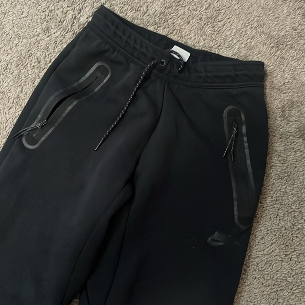 Nike Tech - Picture 2 of 3